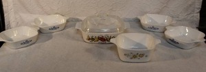 lot 239 image: vintage Corning Ware and vintage CorningWare casserole dish from the Spice of Life pattern, which was produced from 1972 to 1987.