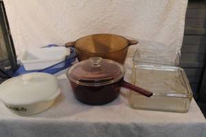 lot 241 image: Mixed lot of cook ware like vintage Anchor Hocking Fire-King Meadow Green casserole dish.and several glass bakeware