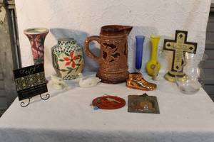 lot 246 image: Mixed lot  a beer stein and vases and so.e home decor see pictures