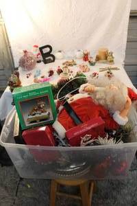 lot 248 image: Mixed lot of Christmas decor