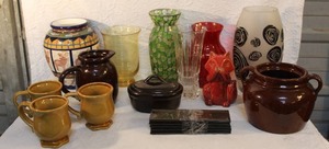lot 250 image: mixed lot of vases and a small pot from Taiwan and more see pic