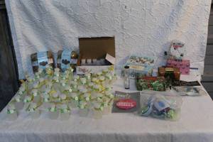 lot 267 image: Mixed lot this one has a lot of decorative bubble bottles and soap and a wind up soapbox and more see pictures