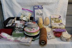 lot 268 image: Mixed craft lot see pictures