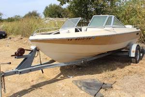 lot 299 image: 1980 Barretta Boat and trailer
