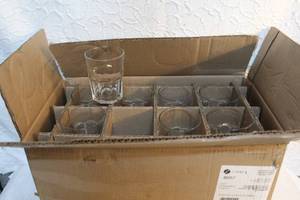 lot 278 image: lot of 16 glasses 8 small ones and 8 larger ones