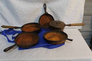 lot 281 image: Mixed lot of cast iron pans