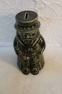 lot 284 image: vintage ceramic money box shaped like a Beefeater, also known as a Yeoman Warder, who are ceremonial guardians of the Tower of London.