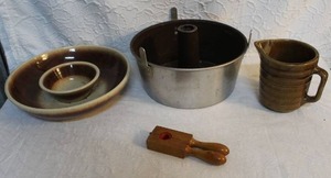 lot 287 image: Over ware brown drip glaze chip and dip bowl.and vintage stoneware pitcher,and more see pictures