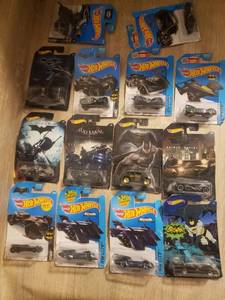 lot 22 image: 14 HOT WHEELS BATMAN