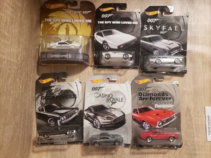 lot 21 image: 6 HOT WHEELS 007 IN ORIGINAL PACKAGES