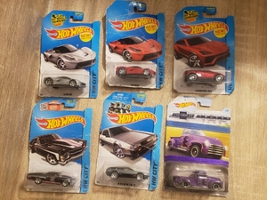 lot 24 image: 6 HOT WHEELS IN ORIGINAL PACKAGES