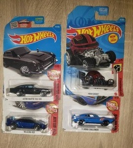 lot 28 image: 4 HOT WHEELS IN ORIGINAL PACKAGES