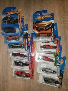 lot 29 image: 11 HOT WHEELS IN ORIGINAL PACKAGES