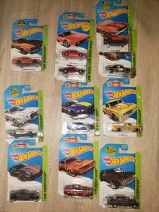 lot 31 image: 11 HOT WHEELS IN ORIGINAL PACKAGES