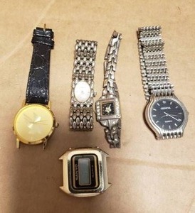 lot 16 image: 4 WATCHES