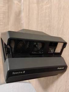 lot 76 image: POLAROID SPECTRA 2