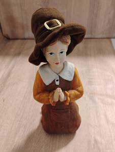 lot 60 image: COLLECTIBLE FIGURINE