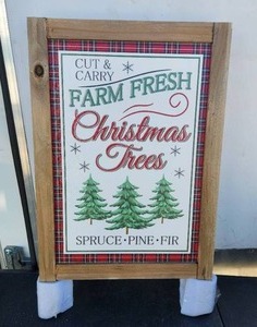 lot 44 image: Glitzhome - Christmas wooden porch or wall sign - Christmas trees - 24 H