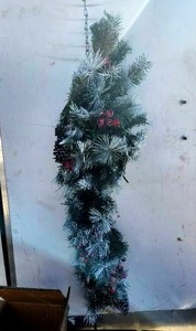 lot 109 image: Glitzhome - 38 Christmas door swag - wreath - garland with berries
