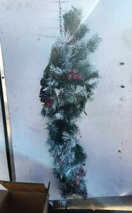 lot 112 image: Glitzhome - 38 Christmas door swag - wreath - garland with berries