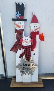 lot 62 image: Glitzhome - wooden three-tiered snowman decor. - 40H