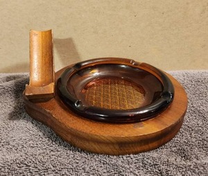 lot 25 image: Vintage Decatur Industries pipe rest and ashtray