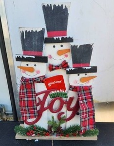 lot 153 image: glitzhome - Wooden Snowmen Christmas decorations