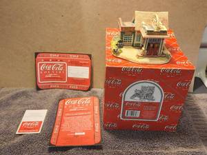 lot 2 image: Vintage 1995 Lillyput Lane for Enesco Coca Cola Country - Filler up and Check the oil - Station - In Box