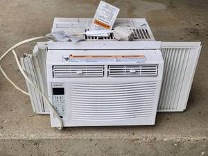 lot 143 image: Amana - Window AC unit - 110V - works