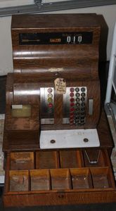 lot 3 image: Vintage  non working cash register
