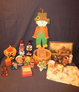 lot 34 image: FallHalloween Dcor Items