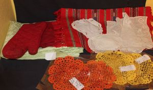 lot 46 image: Mixture of Items, Some doilies, Kitchen Items, Dish Towels