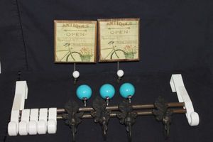 lot 85 image: Home Dcor Hooks