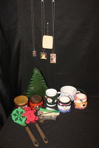 lot 118 image: Christmas Items and Decorations