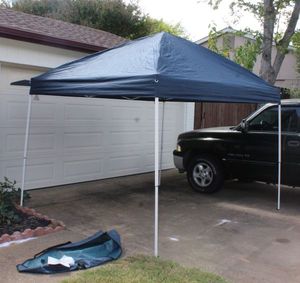 lot 162 image: 10 x 10 covered Canopy, Lightly Used