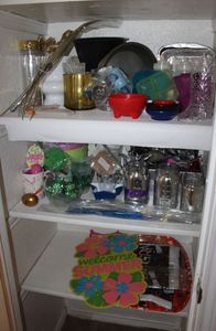 lot 174 image: Party Decorations, disposable dishes and more