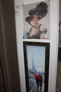 lot 200 image: Wall Decorations