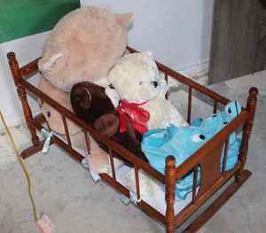 lot 214 image: Toy Bassinet and stuffed Bears