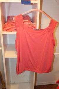 lot 223 image: Ten 1X Coral Colored Tank Top Tees, All Unworn