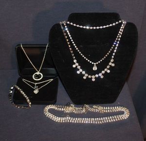 lot 227 image: Ladies Fashion Jewelry