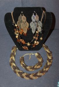 lot 229 image: Ladies Fashion Jewelry