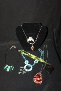 lot 231 image: Ladies Fashion Jewelry