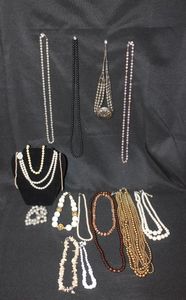 lot 246 image: Ladies Fashion Jewelry