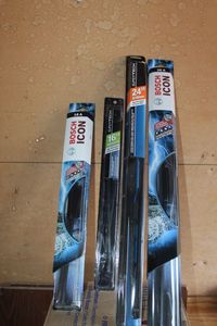 lot 281 image: Unused Windshield Wiper Blades, Sizes Shown in Photos