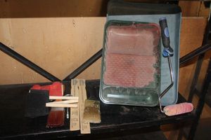 lot 286 image: Painting supplies