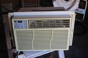 lot 24 image: Window Air Conditioner