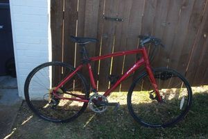 lot 305 image: Fuji Absolute Hybrid Bicycle
