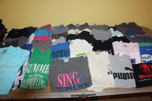 lot 333 image: Mens and Womens tee Shirts