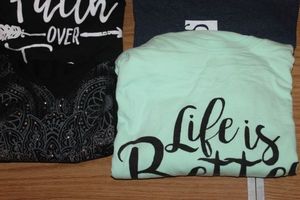 lot 334 image: Ladies Tee Shirts