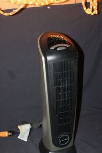 lot 336 image: Lasko Ceramic Heater